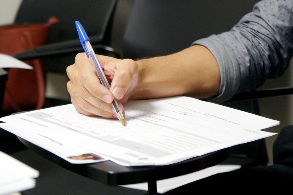 Desemprego no Brasil cai ao menor nível da série histórica